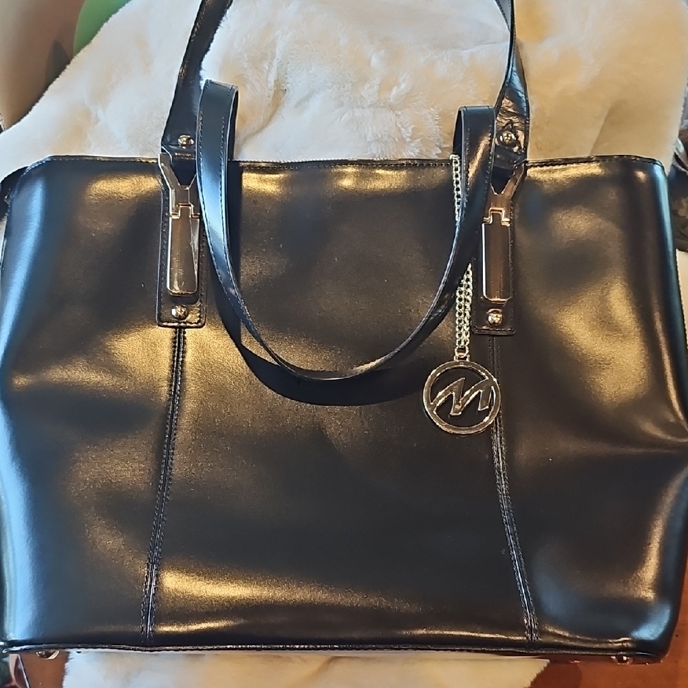 MCKLEIN PROFESSIONAL BLACK LEATHER TOTE SAVARNA